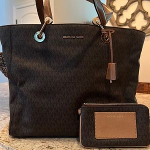 Michael Kors Tote/travel bag with double pouch inner crossbody